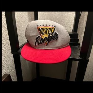This is a Houston Rockets 9Fifty Adjustable SnapBack Cap the condition it’s used